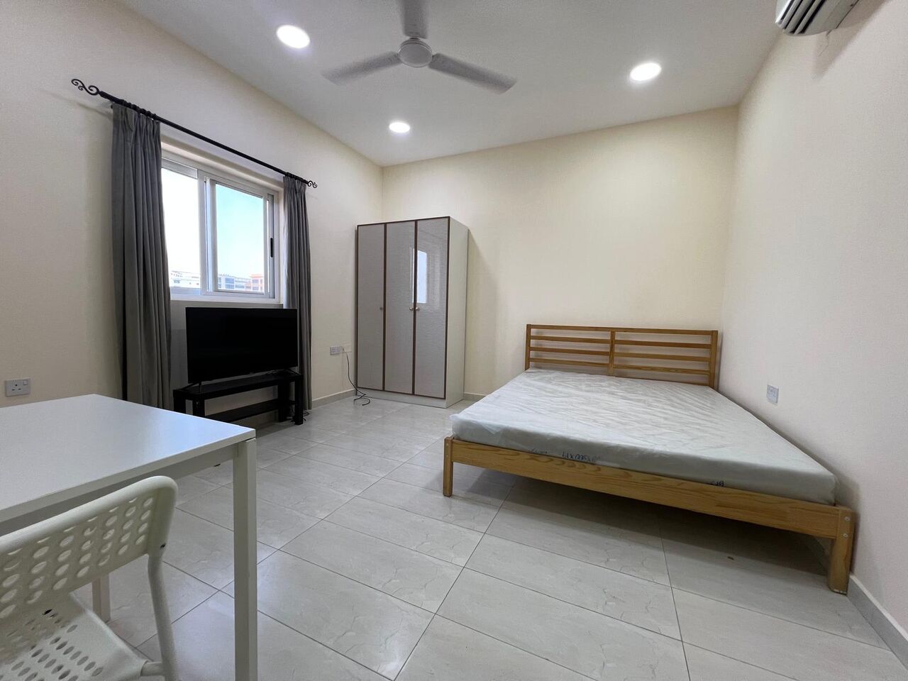 Bhd 200/year, 1 Br, Stunning Fullyfurnished Studio Unlimited Ewa | Housekeeping | Internet | Opposite Nasser P