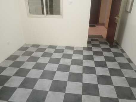Bhd 200/month, 2 Br, 100 Sq. Meter, 2 Bhk Semi Furnished Flat Available With Ewa In Manama Call Aleena