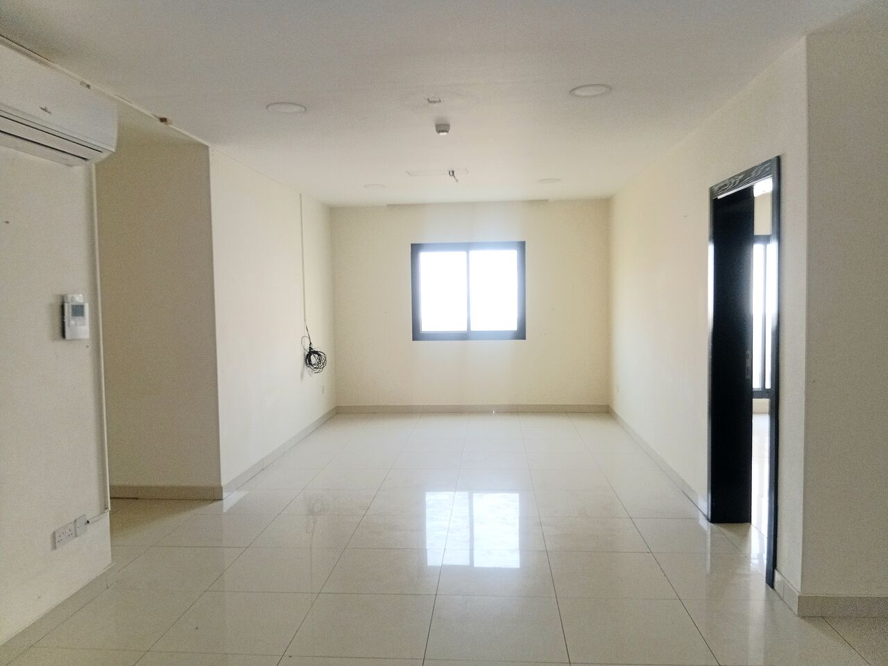 Bhd 270/month, Furnished, 3 Br, Semi-furnished | Tubli | Huge Balcony | Parking | Closed Kitchen | Split Ac | Security