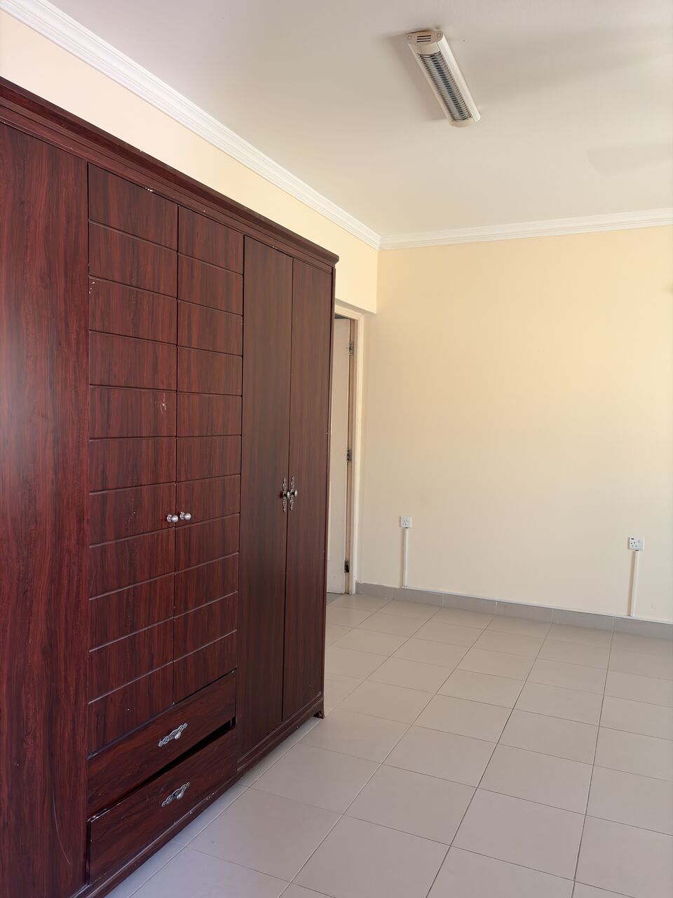 Bhd 160/month, 1 Br, Flat For Rent – Neda Building, Gudaibiya ( Near To Swiss International Palace Hotel)