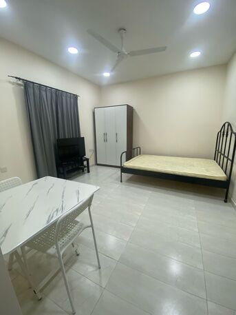 Bhd 200/month, Studio, athroom  Kitchen Fully Furnished With  Electricity