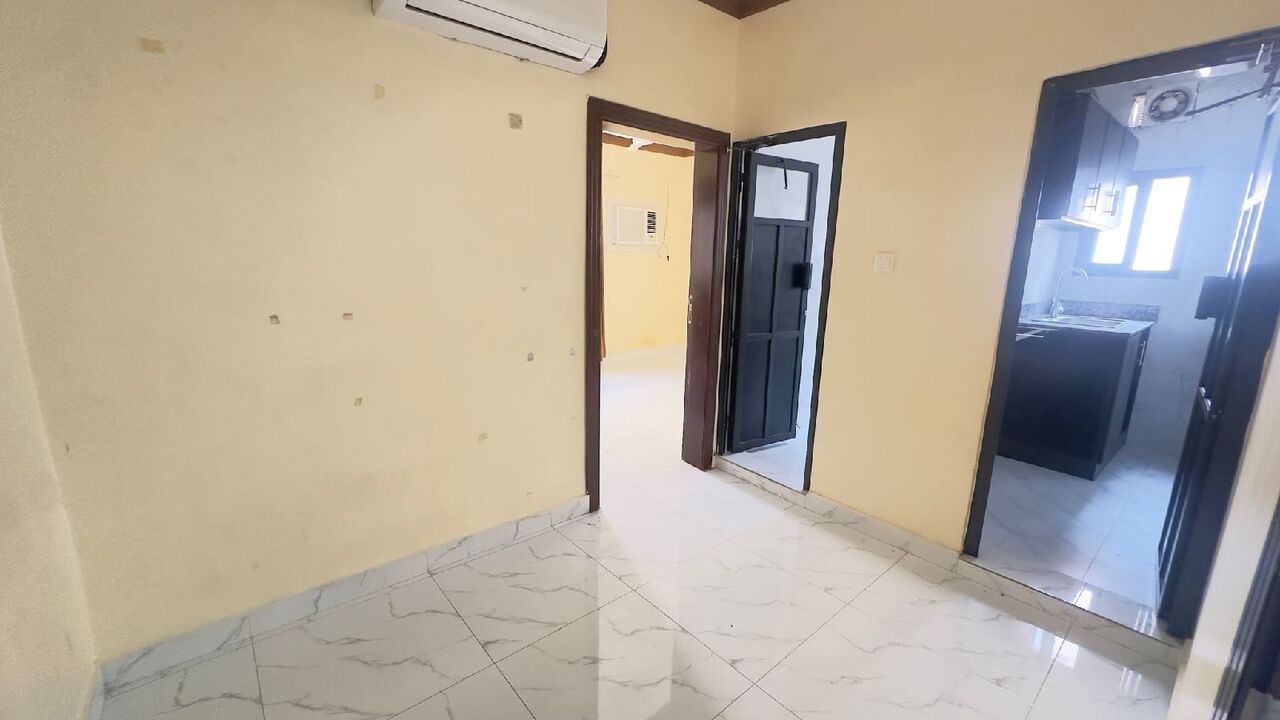 Bhd 180/month, 1 Br, Hoora:- 1bhk Unfurnished Flat On Rent With On A/cs. 📍close To Baloch Club. 𝐁𝐝 180 Wit