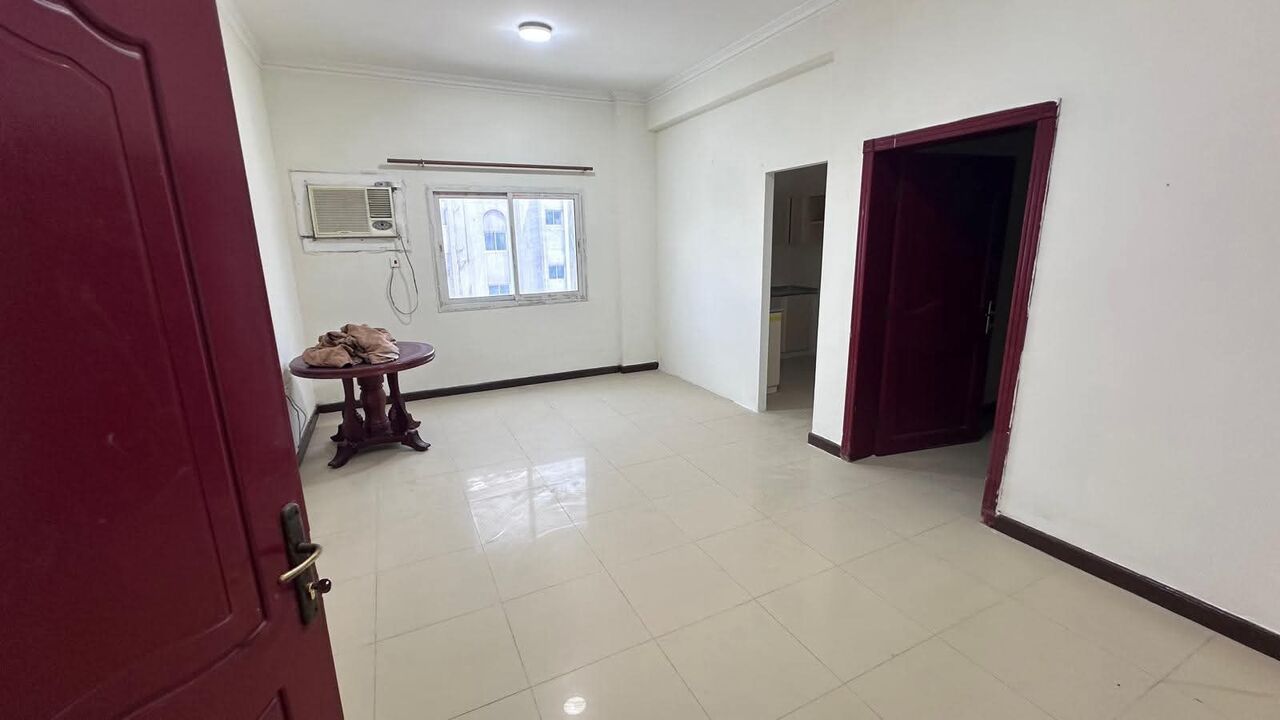 Bhd 180, 1 Br, Falt For Rent In Hoora Nearby Gossi Mall 1bhk