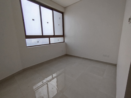 Bhd 140/month, 2 Br, New. 2bath Hall Kitche. Lift.car-parking. Unfurnished In